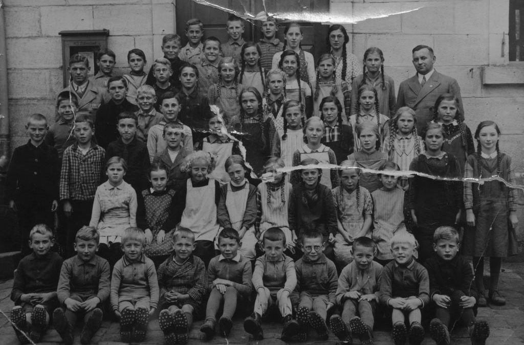 Reproduktion eines alten Klassenfotos